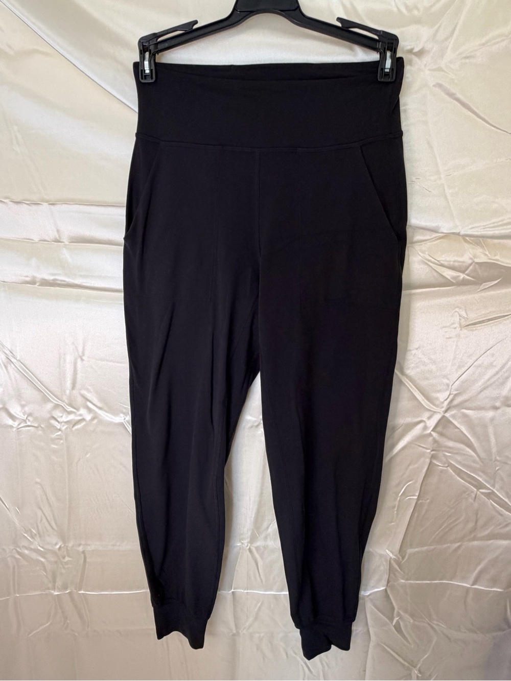 Lululemon Womens Size 4 Black High Rise Jogger Pants Cuffed Pockets LW5COS